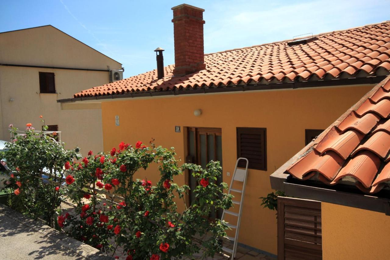 Apartments With A Parking Space Rabac, Labin - 6414 Bagian luar foto